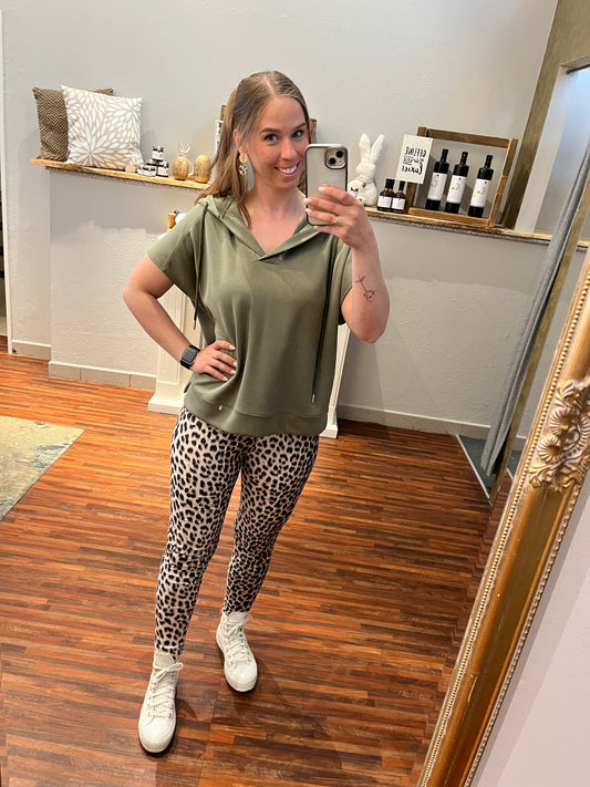Sarah Kurzärmeliges T Shirt mit Kapuze